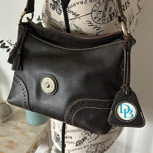 Vintage Dooney & Bourke Brown Pebbled Leather Round Logo Small Hobo Bag - Picture 2 of 12